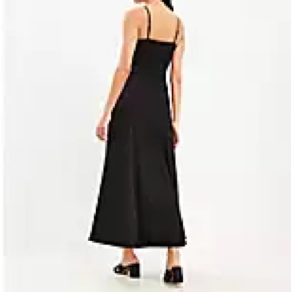 LOFT GREEN SLIP DRESS Adjustable spaghetti straps.100%Polyester
Machine Washable - Picture 2 of 5